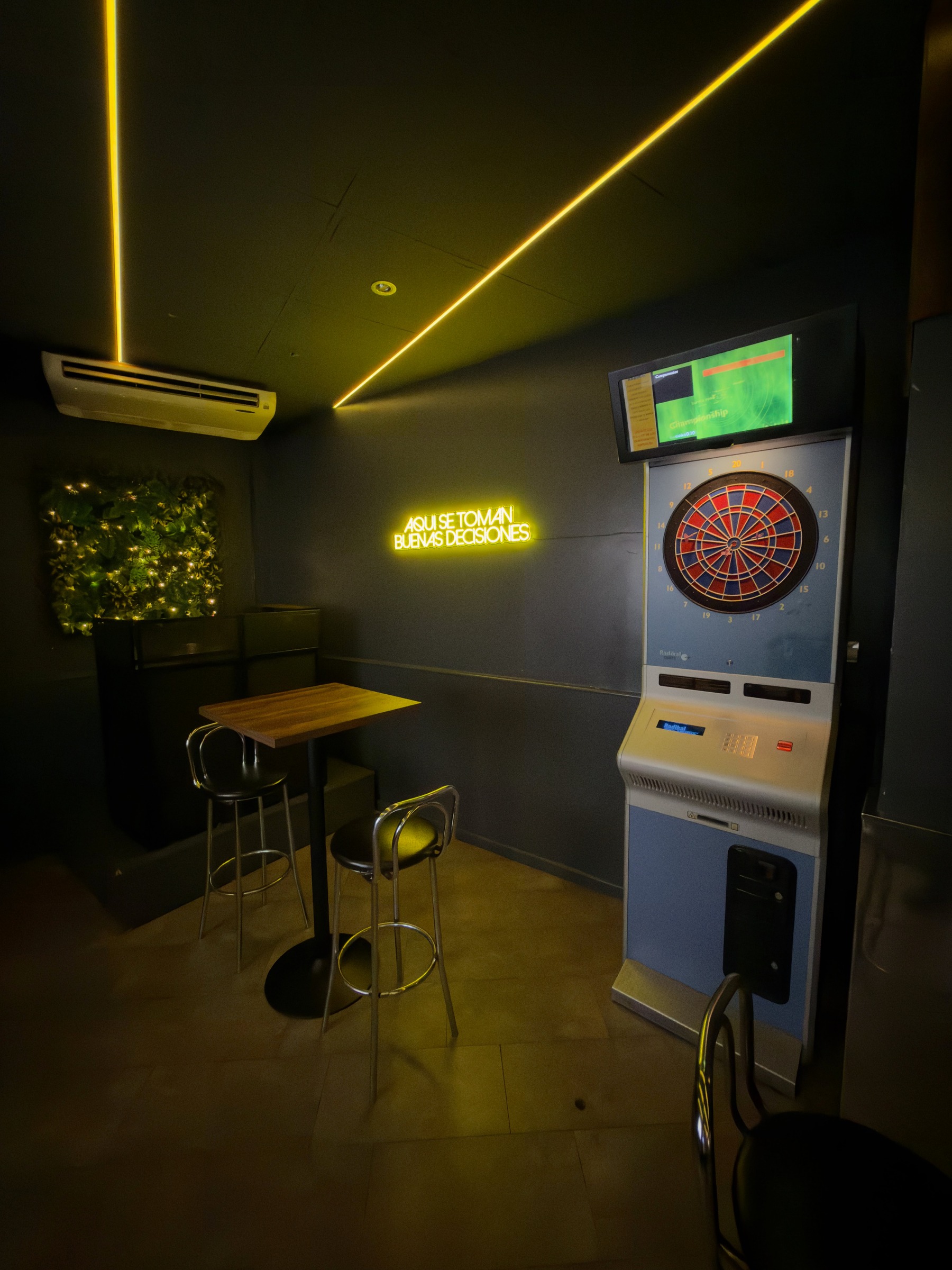 Cónclave pub Los Villares Jaén interior tras el rebranding — Ascndr