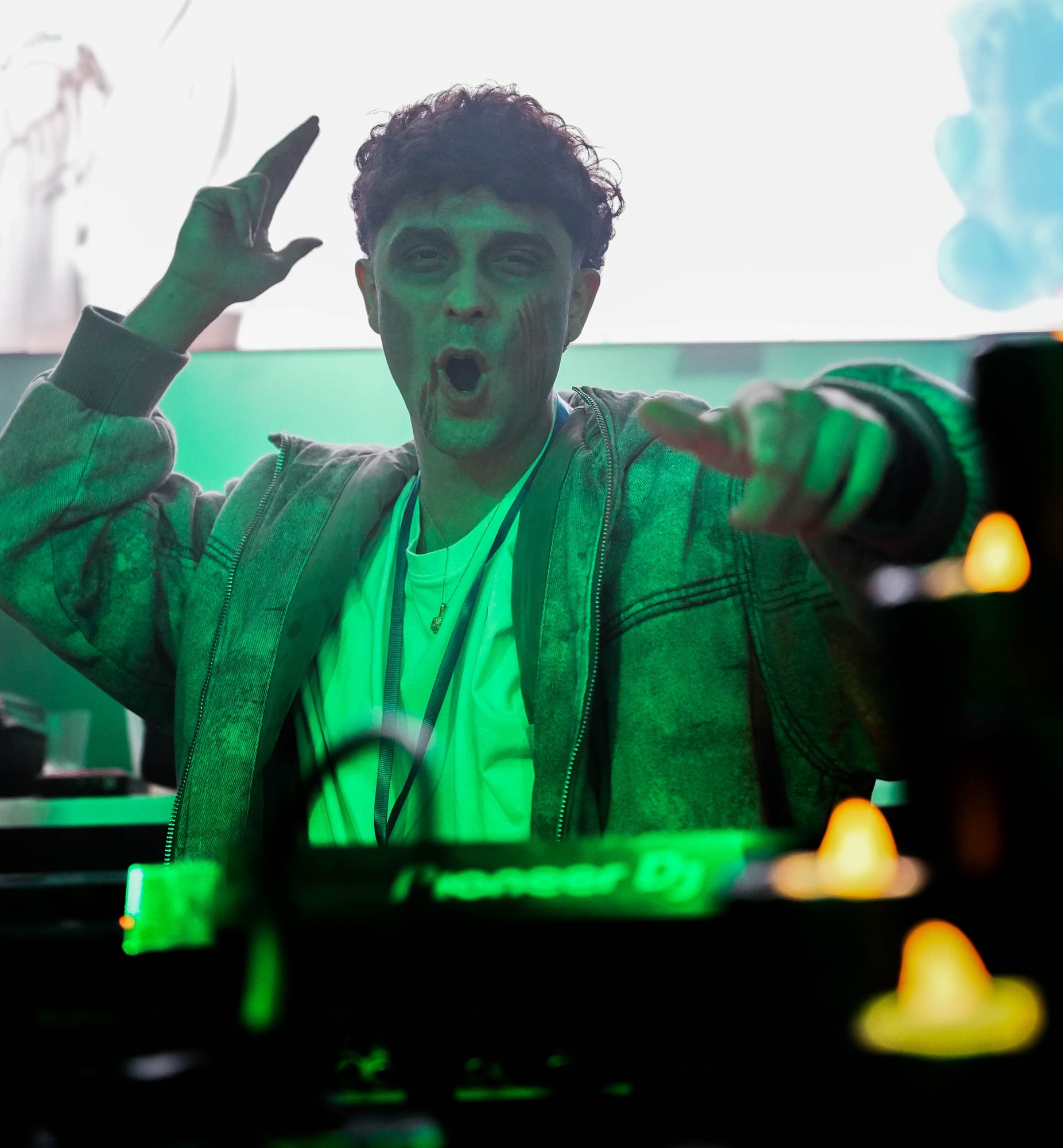 Fotografía de evento — DJ en directo en Halloween Fest, Jaén, por Ascndr